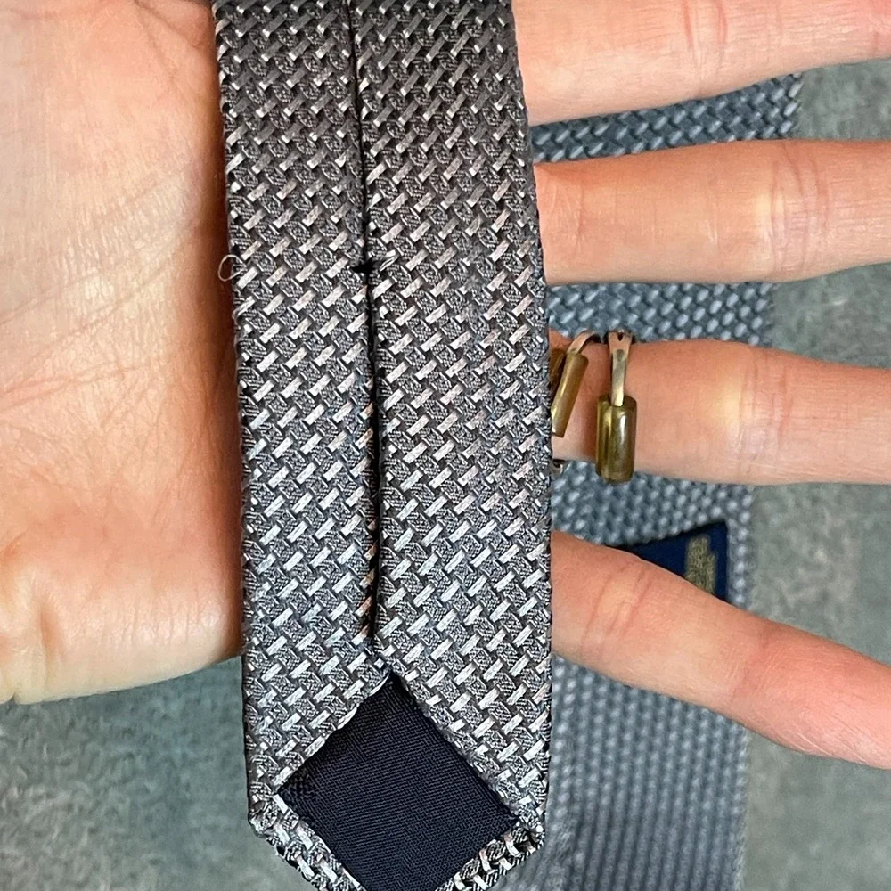 Brooks Brothers Mens 346 Pure Silk Tie Geometric Neutral Gray